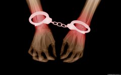 black_handcuffs_desktop_1920x1200_hd-wallpaper-1229458.jpg